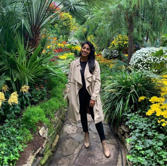 Meet your Posher, Alleya - Picture 1 of 1